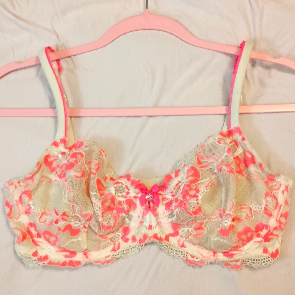 Victoria's Secret Body By Victoria unlined bra